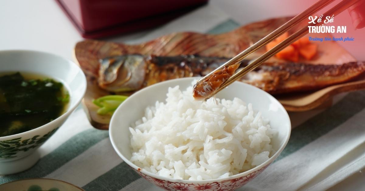 mơ thấy ăn cơm (2)