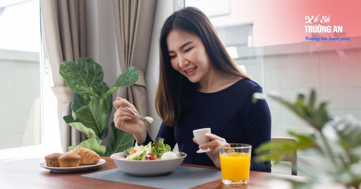 mơ thấy ăn trưa (2)